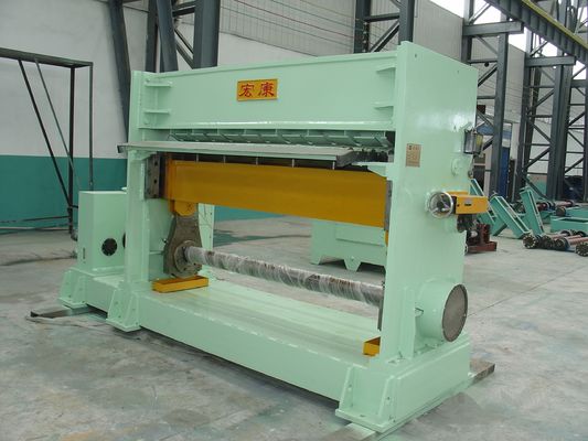 Linea di produzione per il livellamento e la taglio di lamiere di acciaio laminate a caldo
