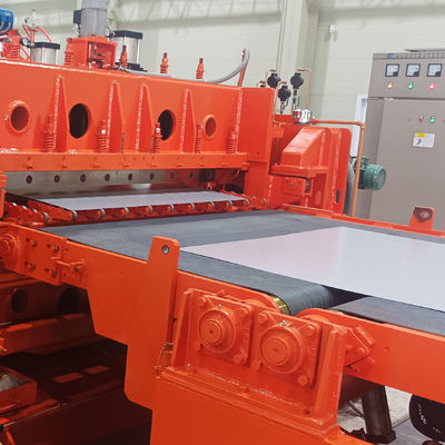 380V Voltage Cold Rolling Flying Shear Steel Coil Cutting Machine per il peso della bobina di 35T