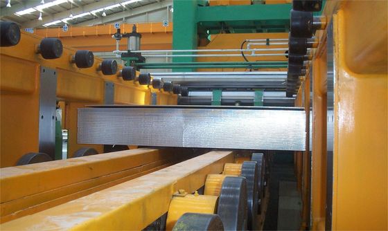 Linee di livellamento e taglio incrociato di bobine di acciaio di decapaggio laminato a caldo per spessore 3 mm-13 mm