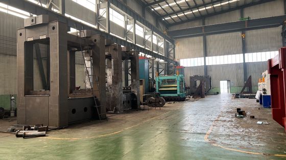Livellatore di bobine di acciaio per appiattire e rimboccare lamiere metalliche nella produzione automobilistica