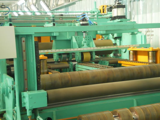Video ispezione in uscita macchina di livellamento e ripiegamento di bobine di acciaio per lamiere metalliche