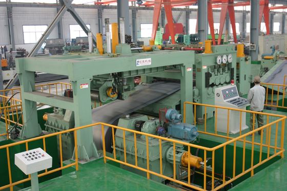 Macchine a velocita' elevata per il taglio a lunghezza per aumentare la produttività dei materiali