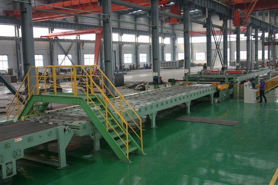 Macchine a velocita' elevata per il taglio a lunghezza per aumentare la produttività dei materiali