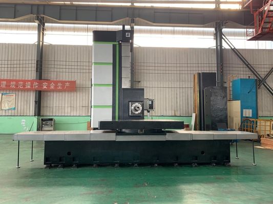 Macchina per la fresatura a foratura con 900 mm di percorrenza del tavolo e accuratezza di posizionamento ± 0,03/500 mm