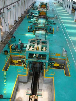 Macchine per il taglio di bobine di acciaio a livellatore ad alta produttività per lo scarico e lo scarico di fogli