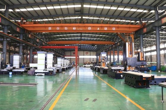 Concorrenziale macchina di foraggio e fresatura CNC con precisione di posizionamento ± 0,03/500 mm