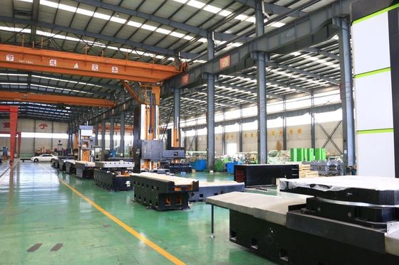 Concorrenziale macchina di foraggio e fresatura CNC con precisione di posizionamento ± 0,03/500 mm