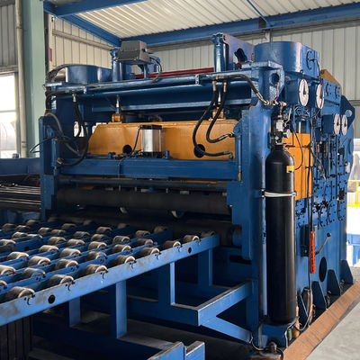 1-13 mm spessore del materiale Linea di produzione per lo sfasciamento e il livellamento della lamiera metallica