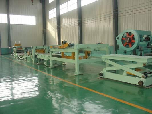 Linea di produzione di taglio orizzontale per la produzione di bobine di acciaio