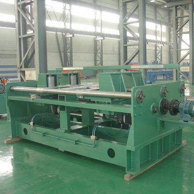 Macchina per il taglio di bobine d'acciaio con un'unità di taglio a rotolo a caldo e potenza nominale di 681 kW