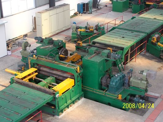 Linea di produzione di livellamento e taglio per il rivestimento di acciaio di precisione