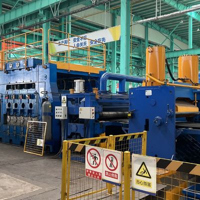 Decoiler per bobine di acciaio tagliate in linea di lunghezza per lo scarico e la taglio