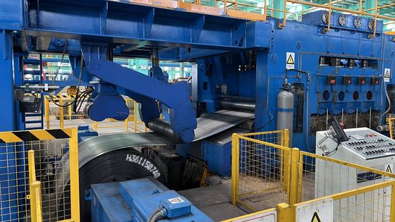 Decoiler per bobine di acciaio tagliate in linea di lunghezza per lo scarico e la taglio