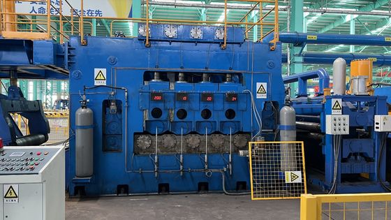 Decoiler per bobine di acciaio tagliate in linea di lunghezza per lo scarico e la taglio