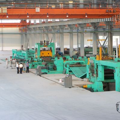 Macchine per il taglio a lunghezza di acciaio a rotolamento caldo per lo sguidamento, il levigamento, la rasatura e l'accumulo