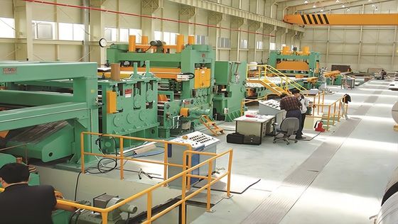 Linea di rasoio per la ripiegatura e il livellamento della lamiera di metallo con velocità di taglio da 0 a 30 m/min