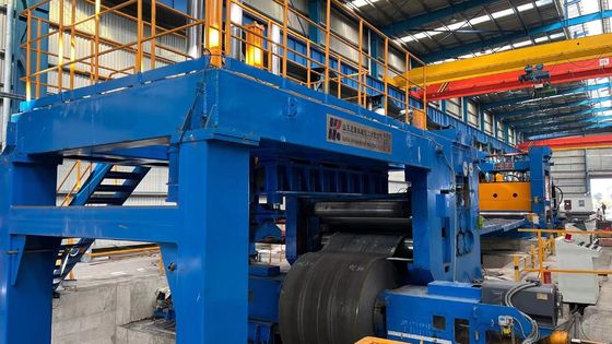 Linea di produzione per la fabbricazione di automobili per la decollatura e il livellamento delle lamiere di metallo