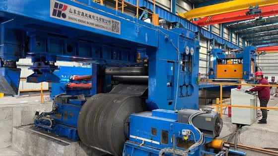Linea di produzione per la fabbricazione di automobili per la decollatura e il livellamento delle lamiere di metallo