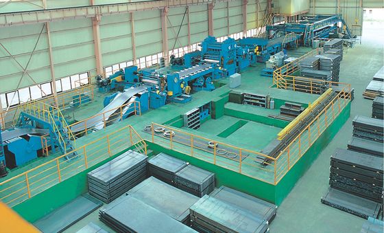 Linea di taglio automatico della bobina in acciaio controllata da PLC con sdraio di alimentazione